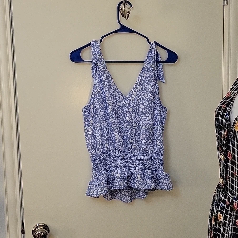 3/$30 SIENNA SKY Sleeveless V-Neck Surplice Smock Peplum Landgirl Blouson Blouse - Picture 5 of 8